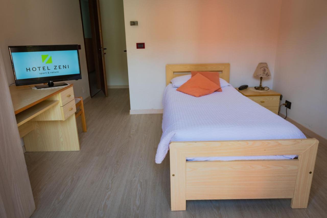 Hotel Zeni Брентонико Екстериор снимка