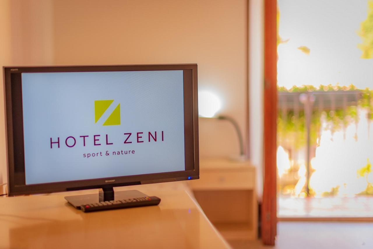 Hotel Zeni Брентонико Екстериор снимка