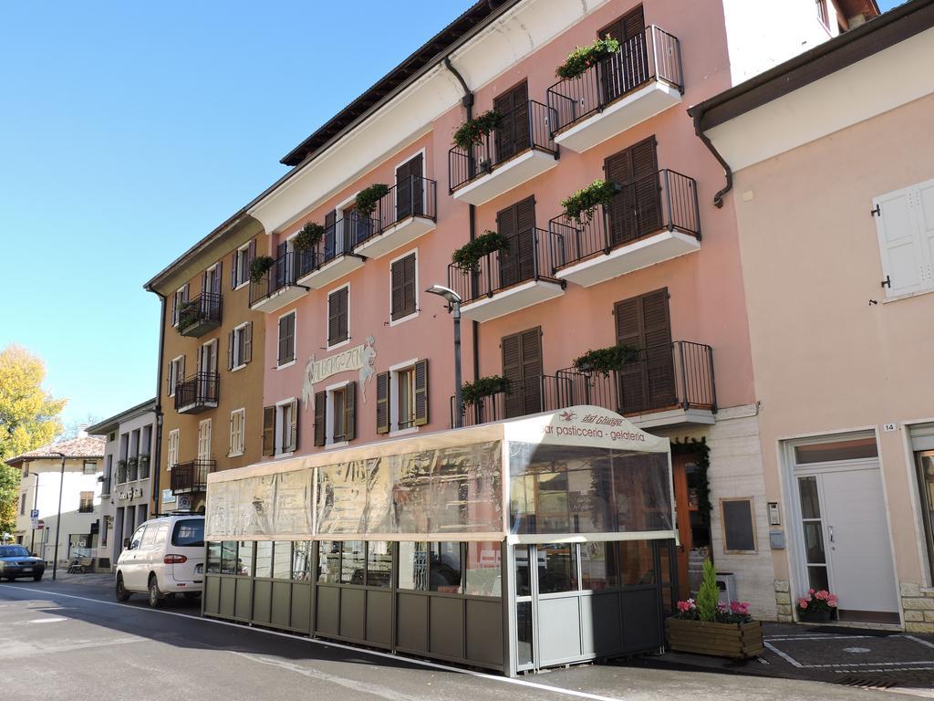 Hotel Zeni Брентонико Екстериор снимка